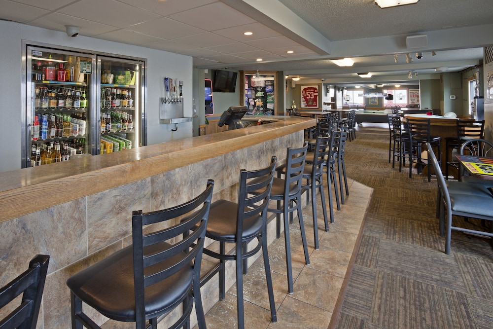 Fargo Inn and Suites - photo 28