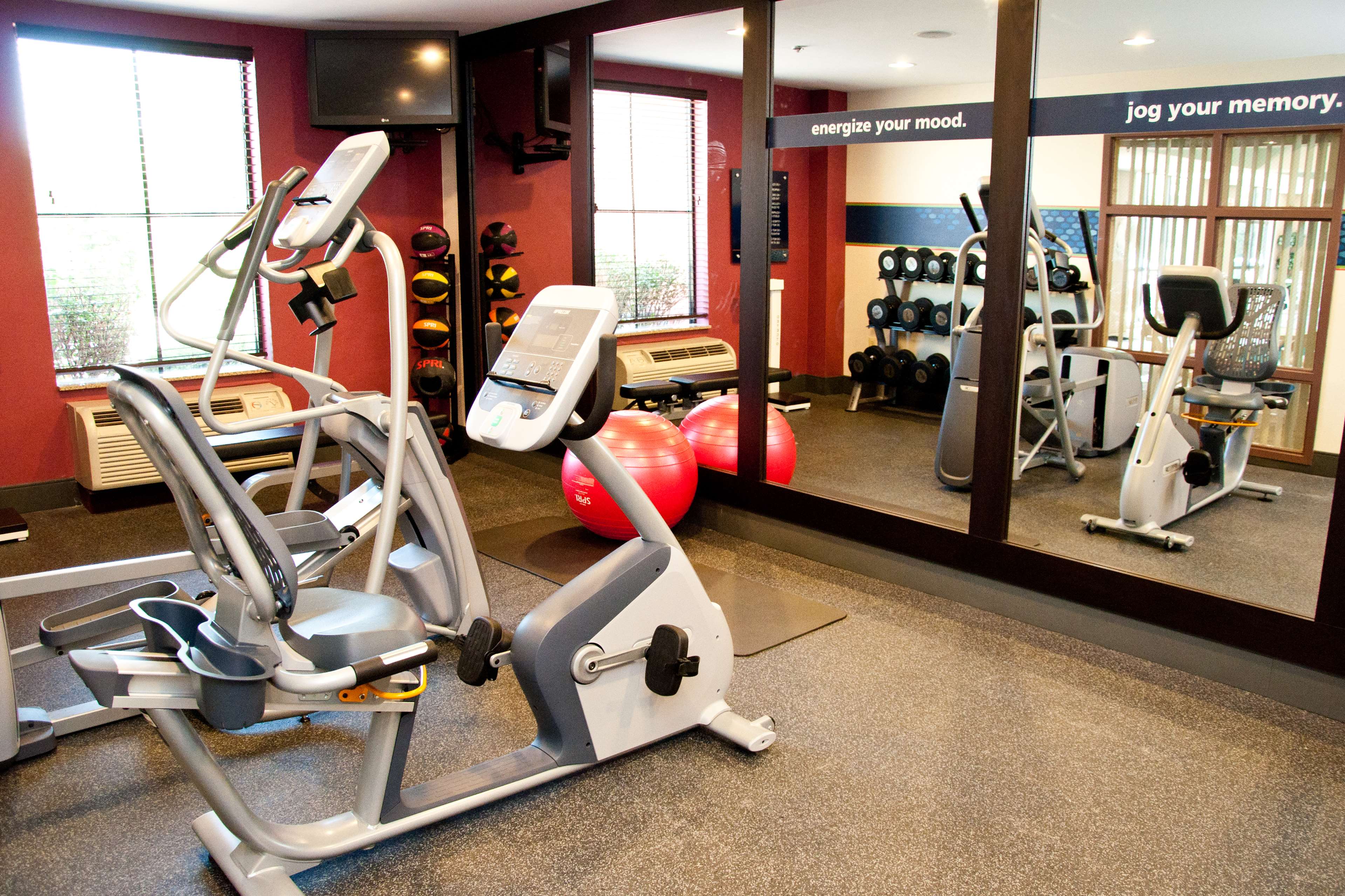 Hampton Inn East Windsor - photo 25