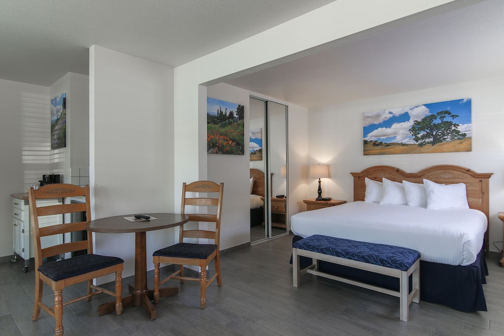 Solvang Inn and Cottages - photo 7