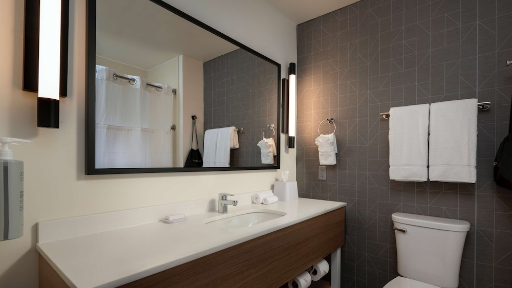 Spark by Hilton Houston Bush Intercontinental Airport - photo 10