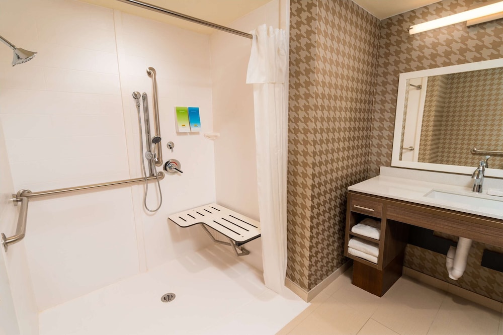 Home2 Suites by Hilton Bakersfield - photo 42
