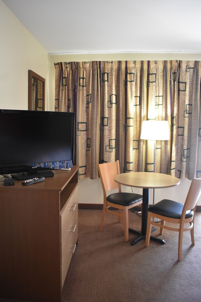 South Hills Motel - photo 13