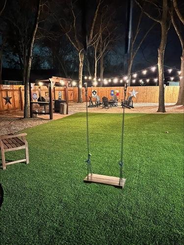 Charming new home near Canyon Lake Guadalupe River — 4-Star Luxury Hotel in Canyon Lake, United States