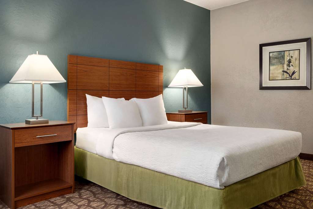AmericInn by Wyndham Grand Rapids Airport North - photo 18