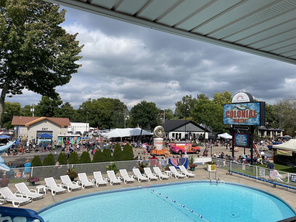 Colonial Motel - photo 36