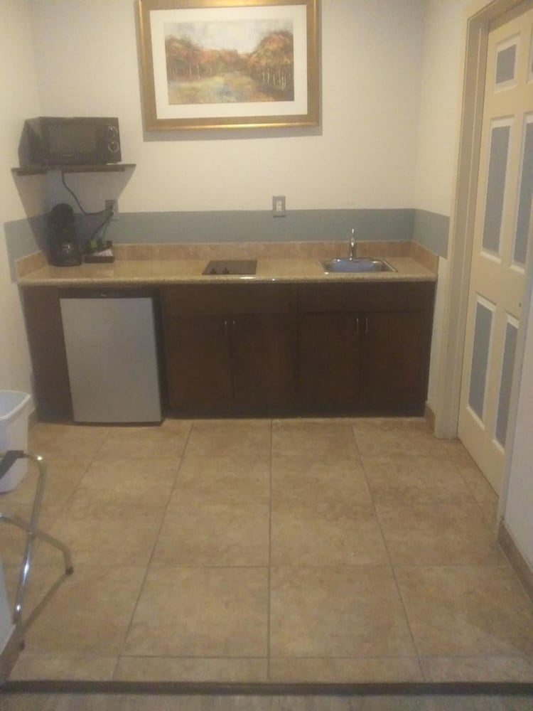 Big Lake Inn & Suites - photo 27