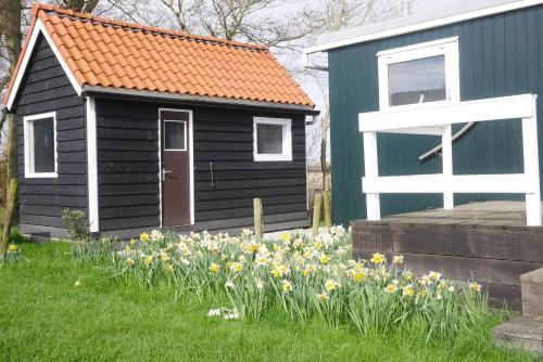 Hoeve Zorglust Salonwagen Voor 2 Personen Met Extra Slaapkamerhuisje Voor 2 3 Kinderen — Koudekerke