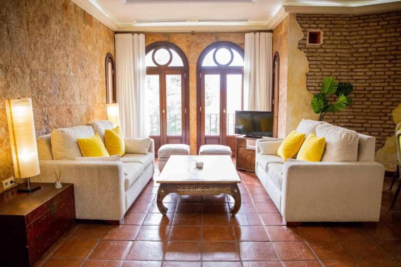 Monkeys Apartments Adriano Palace — 4-Star Luxury Hotel in Sevilla, Spain