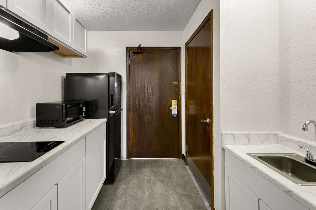 Suburban Studios Kansas City Airport North - photo 16