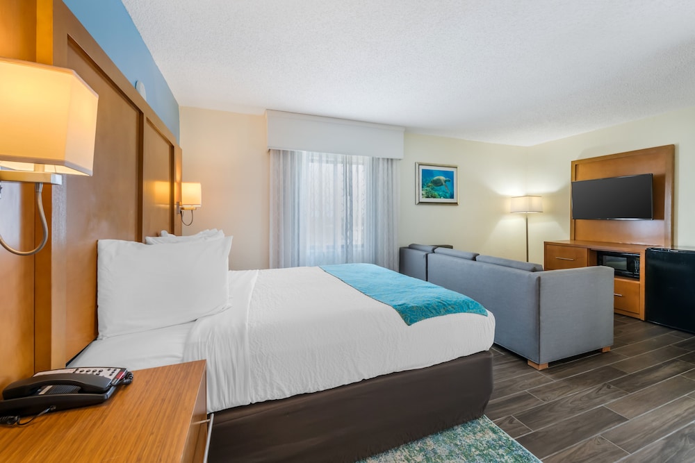 Tropical Winds Oceanfront Hotel - photo 55