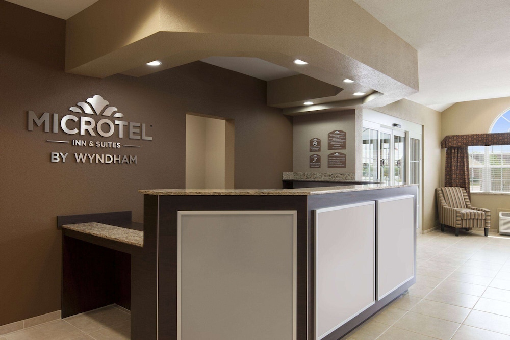 Microtel Inn & Suites by Wyndham Kenedy Karnes City - photo 4