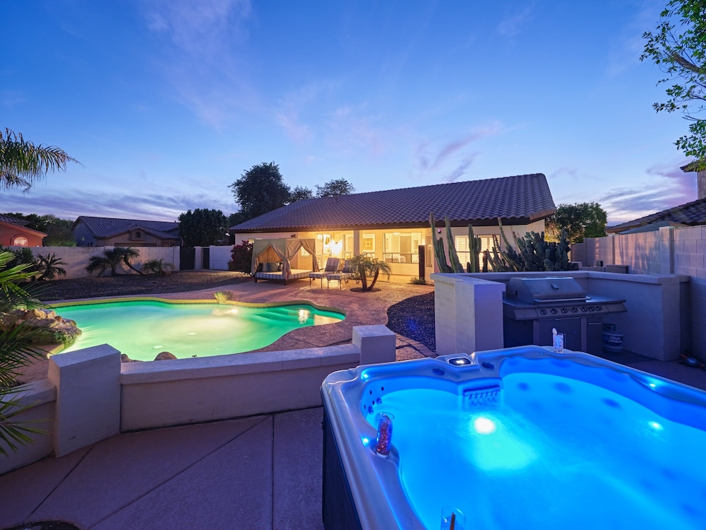 Arabian Nights Private Pool Hot Tub Games — Phoenix