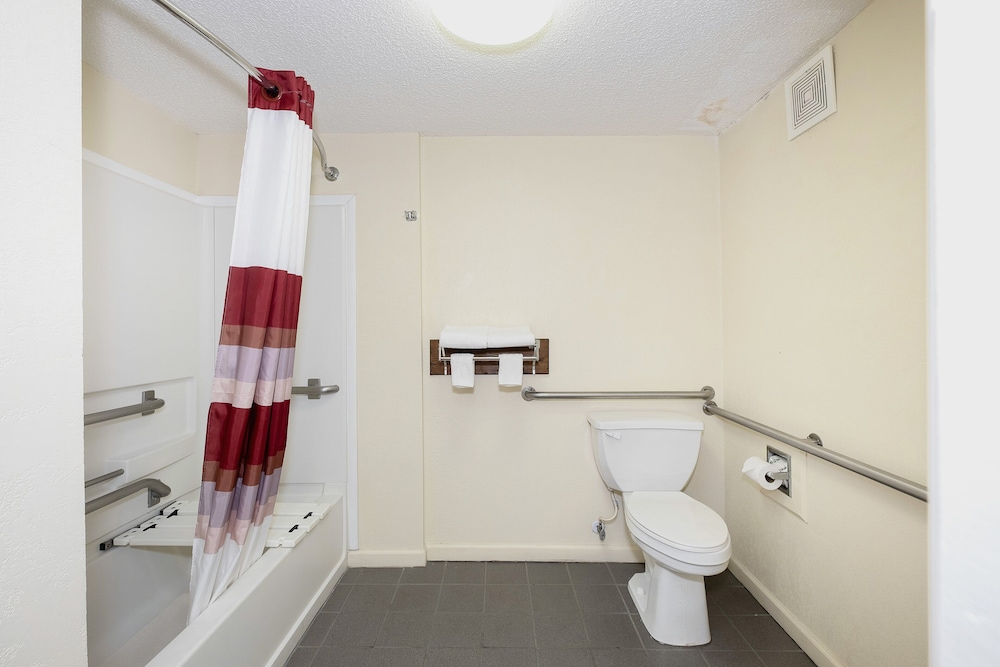 Red Roof Inn & Suites Rome - photo 45