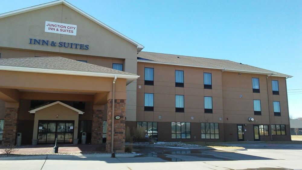 Holiday Inn Express & Suites Junction City by IHG - photo 27