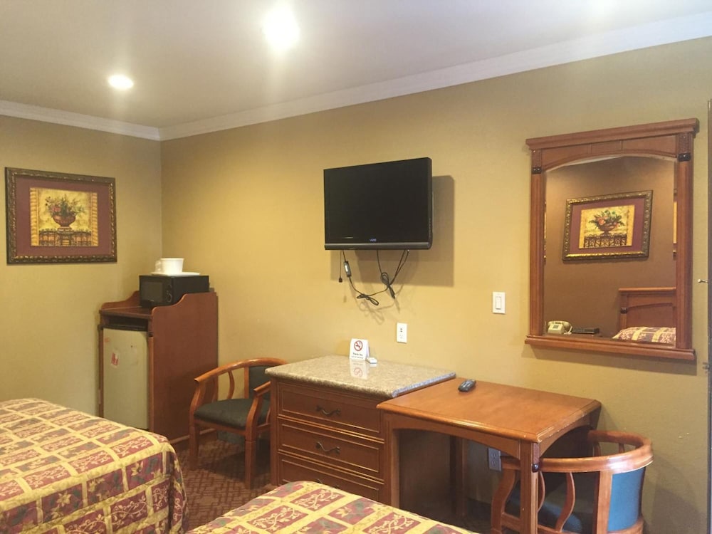 Beverly Inn - photo 19