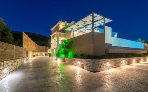 Romanza II Luxury Villa — 4-Star Luxury Hotel in Alimos, Greece