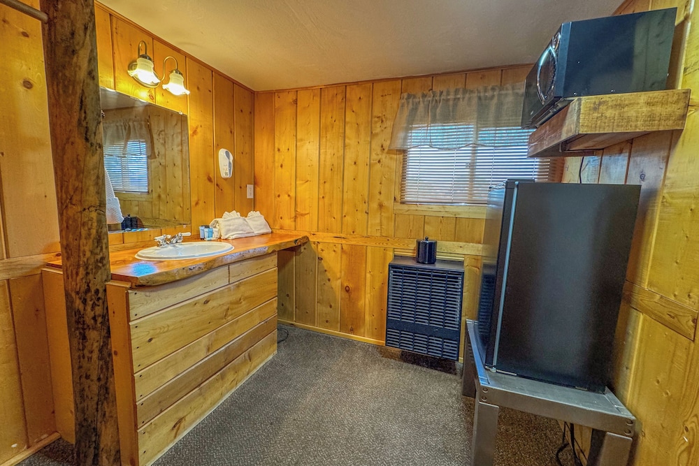 Chinook Winds Motel - photo 106
