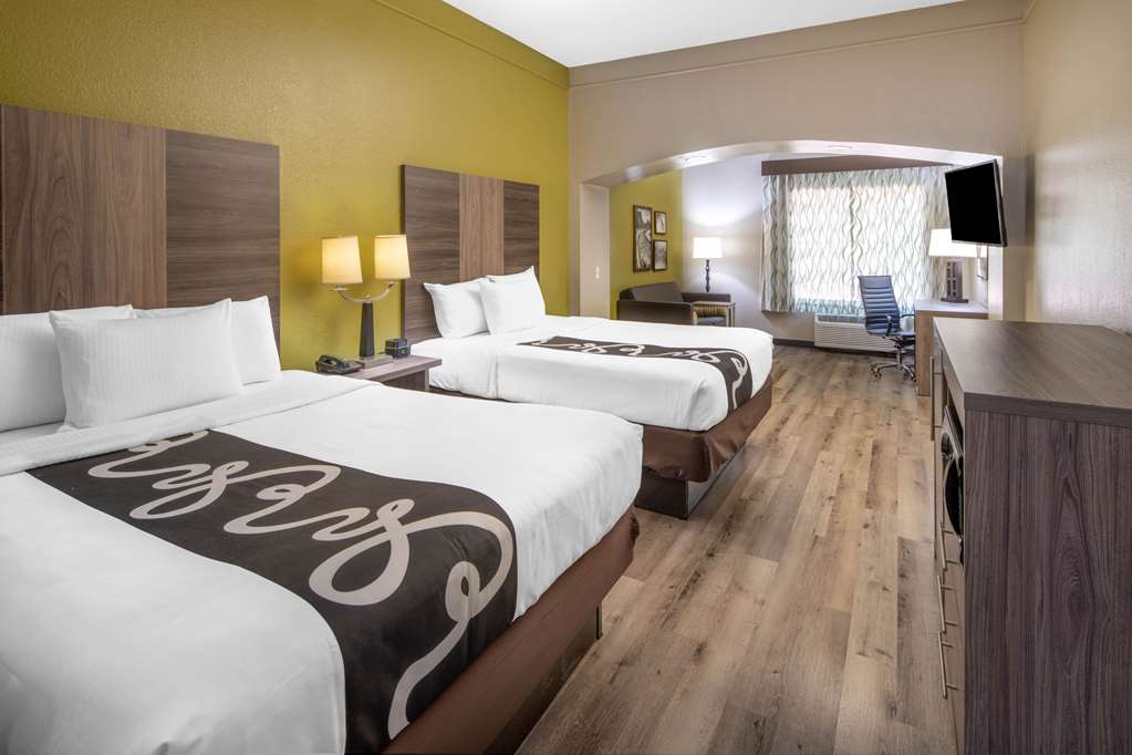 La Quinta Inn & Suites by Wyndham Atlanta Stockbridge - photo 6