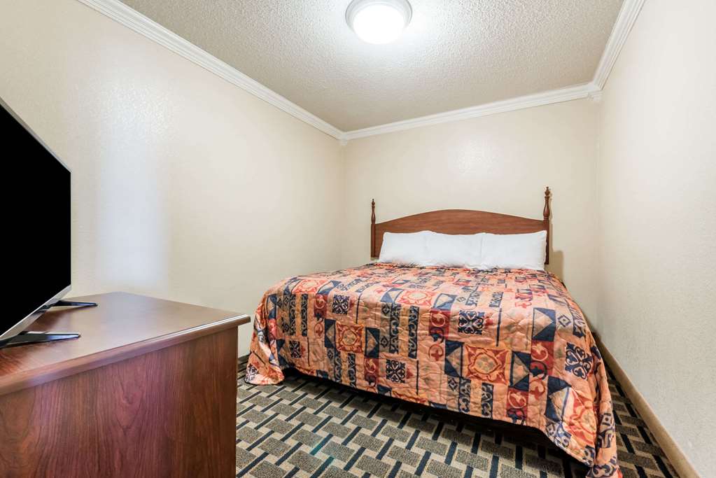 Knights Inn Greenville TX - photo 8