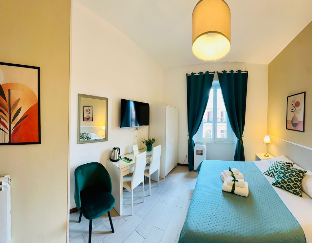 Girasole Guesthouse — 4-Star Luxury Hotel in Rome, Italy