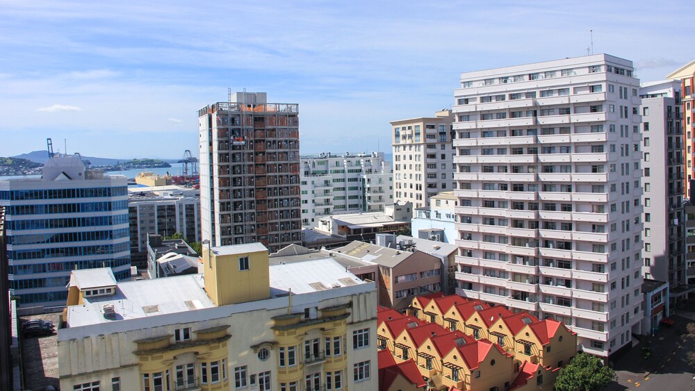 Quadrant 2 Bdr with Seaview & Parking — hotel in Auckland