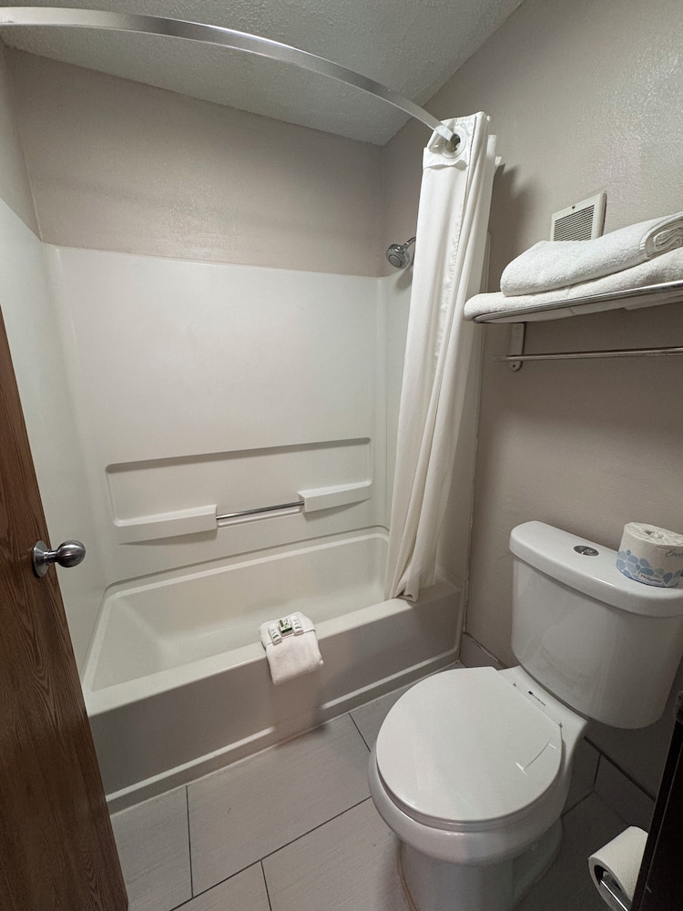Baymont Inn & Suites by Wyndham Richmond - photo 13