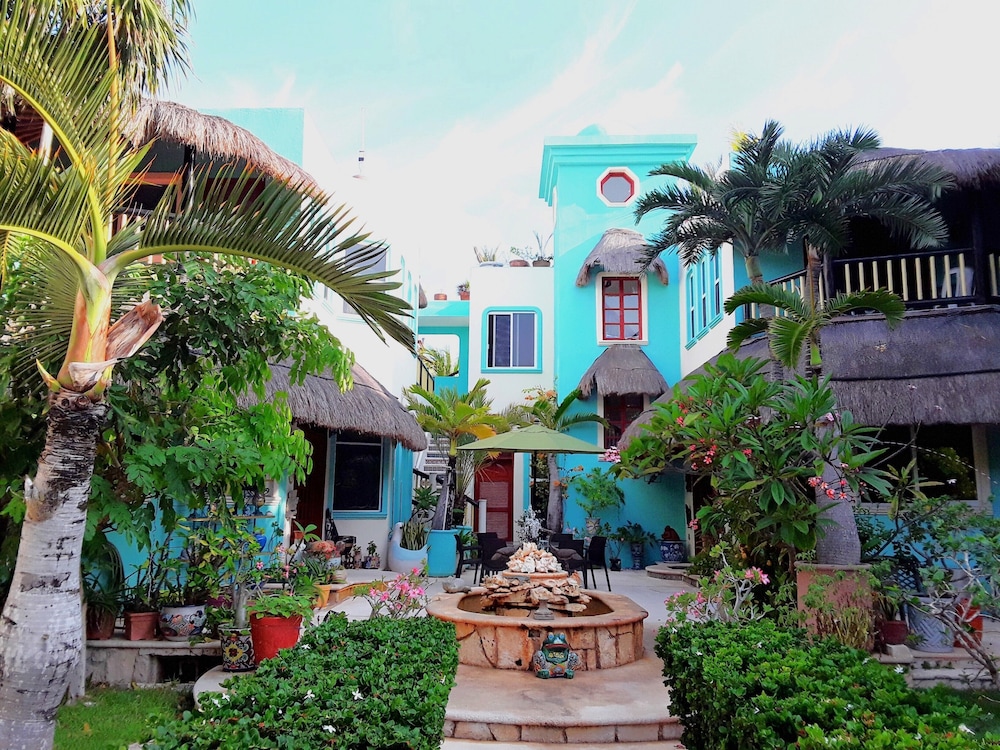 Casa Gatos Suites — 4-Star Luxury Hotel in Akumal, Mexico