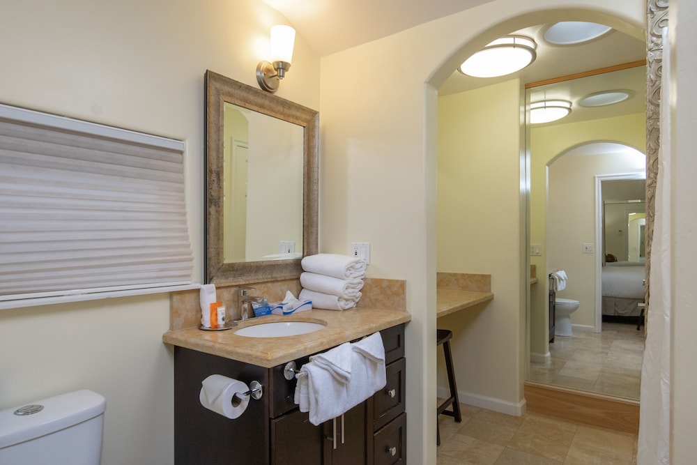 Vendange Carmel Inn & Suites - photo 27
