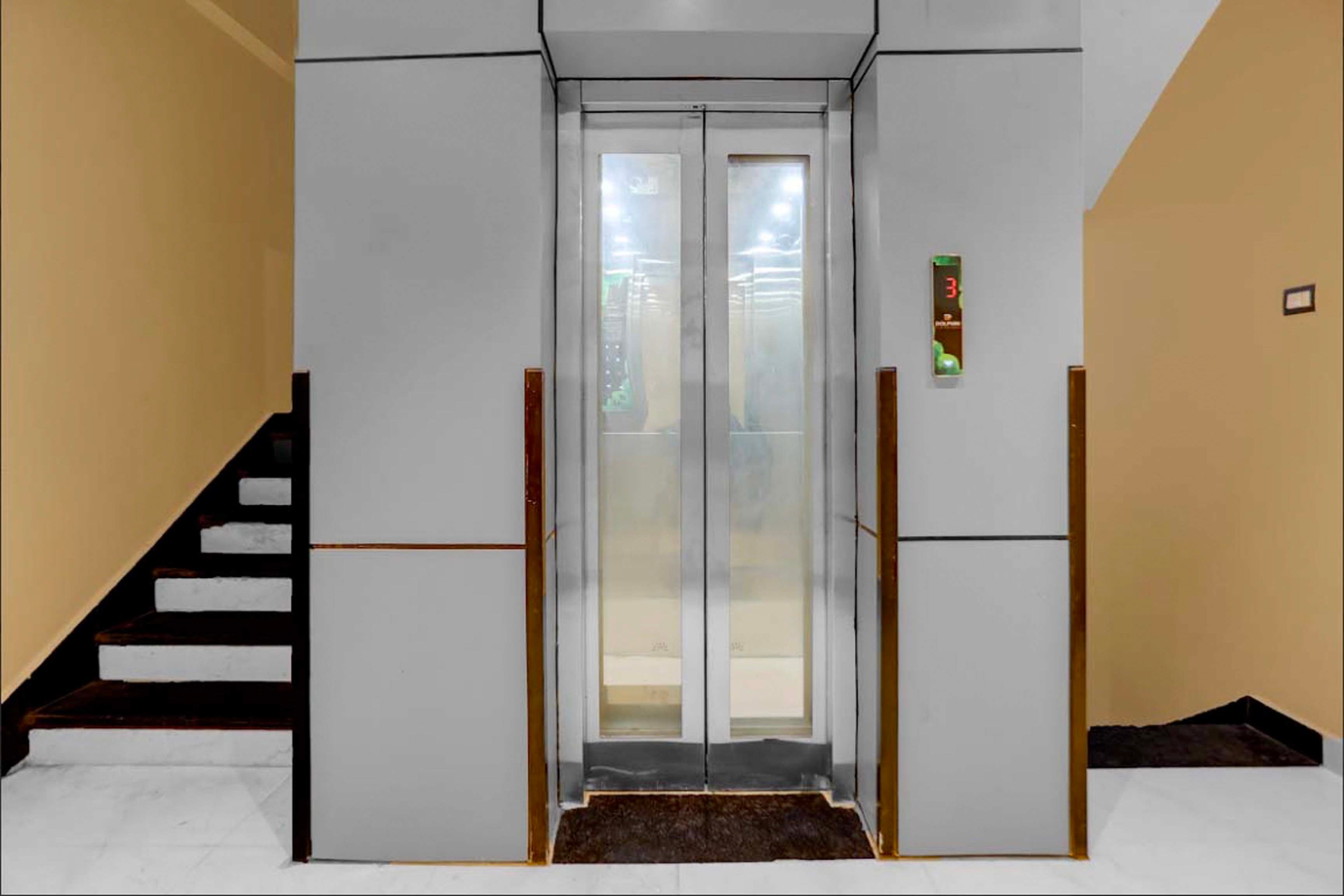 Super Townhouse Oak Kaal Bhairav Temple Varanasi — 4-Star Luxury Hotel in Varanasi, India