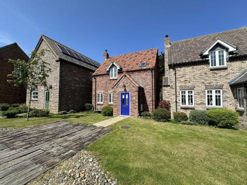 Wren Cottage Part of the The Bay Filey Holiday Village with pool gym and direct beach access pub restaurant tennis and meadows walks — 4-Star Luxury Hotel in Scarborough, United Kingdom