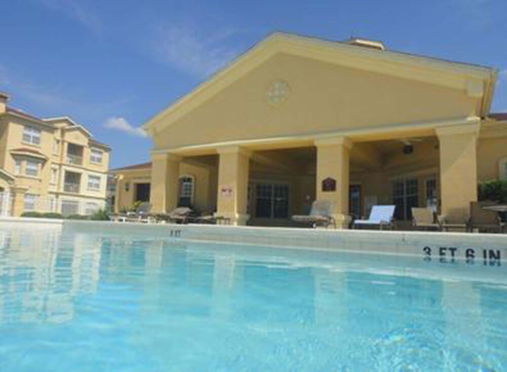 Luxury Poolview Penthouse - photo 15