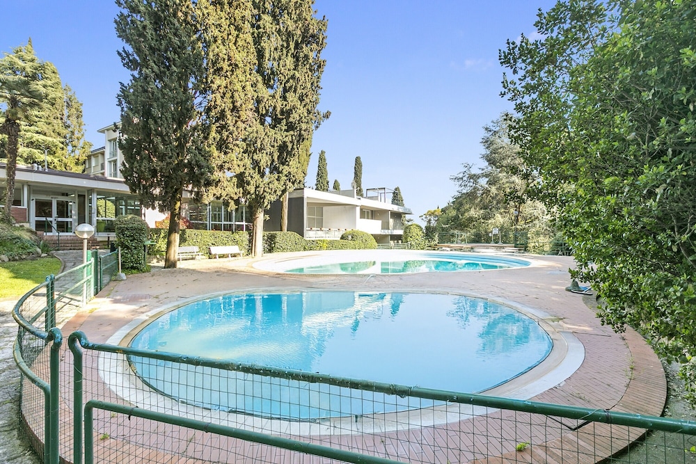 Studio Erika al Vittoriale — 4-Star Luxury Hotel in Gardone Riviera, Italy