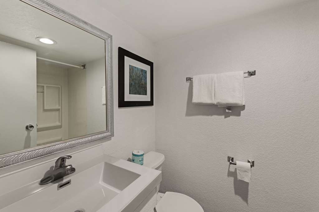 Quality Inn & Suites near I 480 and I 29 - photo 3