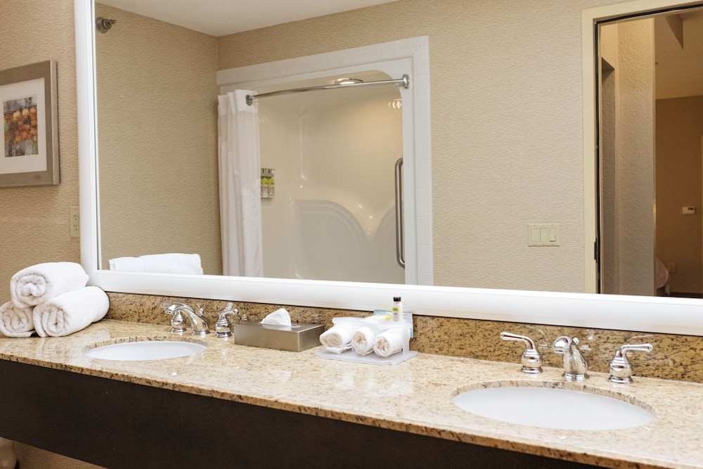 Holiday Inn Express Hotel & Suites Olathe North by IHG - photo 37