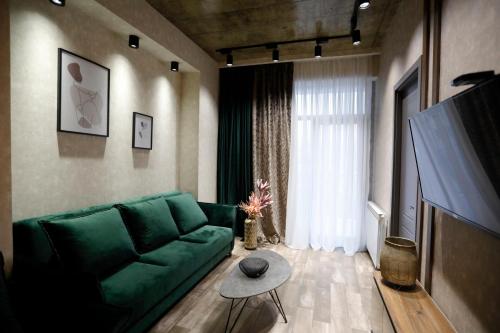 1 BR Apartment in Isani