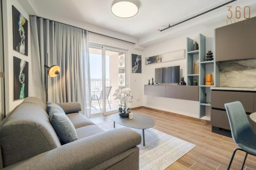 Beautiful 2BR home in the heart of St Julians with AC by 360 Estates — 4-Star Luxury Hotel in San Giljan, Malta