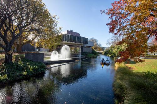 Modern and Central Christchurch Apartment — 4-Star Luxury Hotel in Christchurch, New Zealand