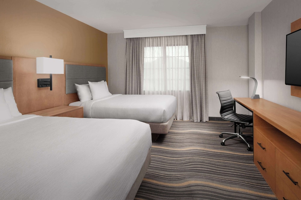 Embassy Suites La Quinta Hotel & Spa - photo 13