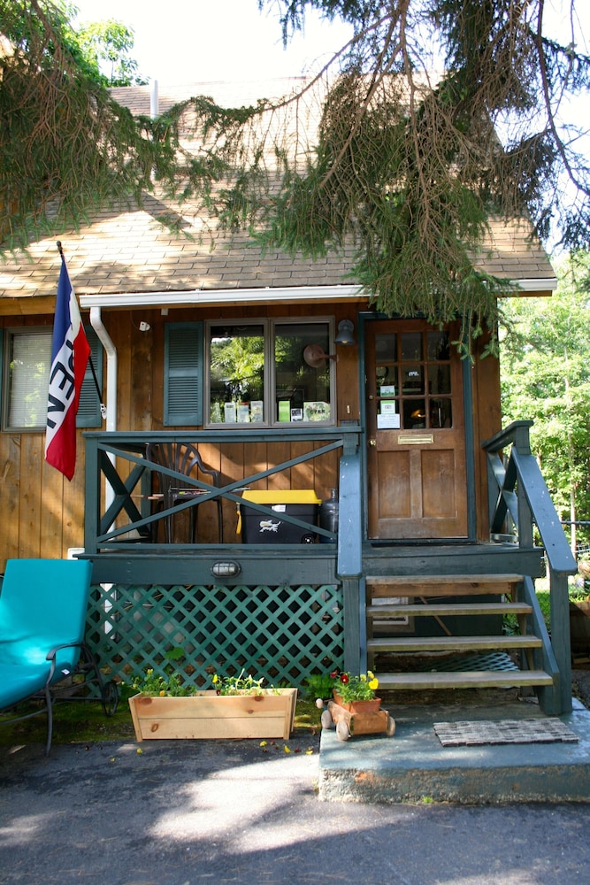 Hinckley's Dreamwood Cottages - photo 40