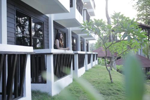Aman Dan Laut — Unknown City — photo 2