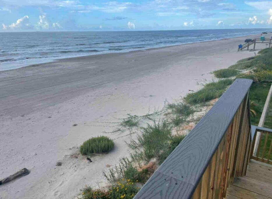 Surfside Beachfront Luxe — Freeport — photo 3