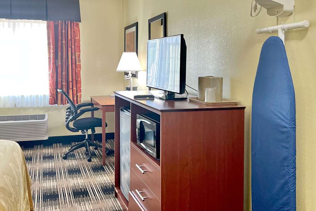 Comfort Inn and Suites Wisconsin Dells Downtown Area Newly Renovated 2026 - photo 31