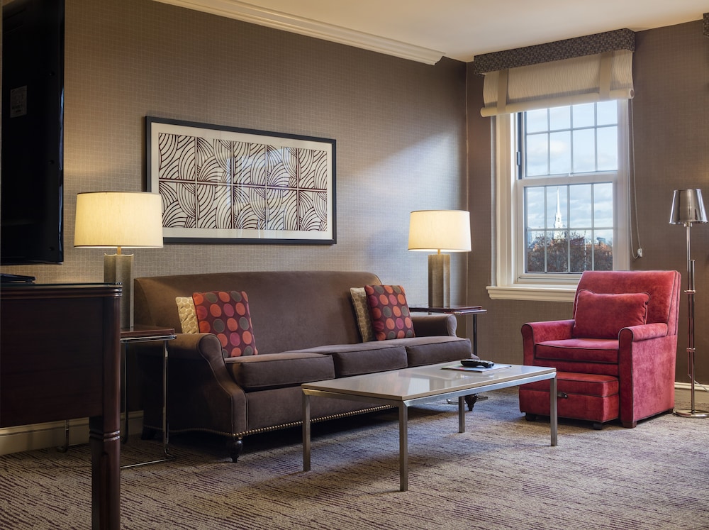 Sheraton Commander Hotel - photo 10