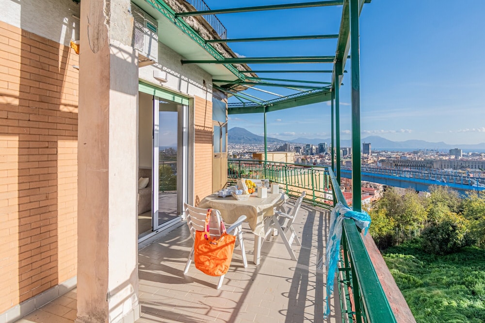 Bright Apartment Private Parking Naples — 4-Star Luxury Hotel in Naples, Italy