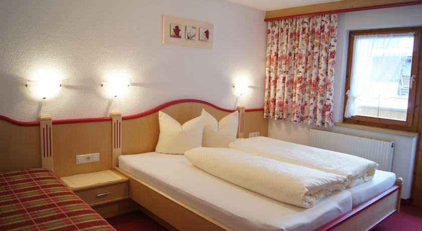 Chasa Baschenowa — 4-Star Luxury Hotel in Kappl, Austria