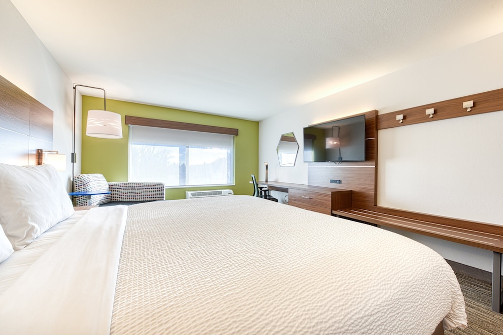 Holiday Inn Express & Suites Manitou Springs by IHG - photo 22