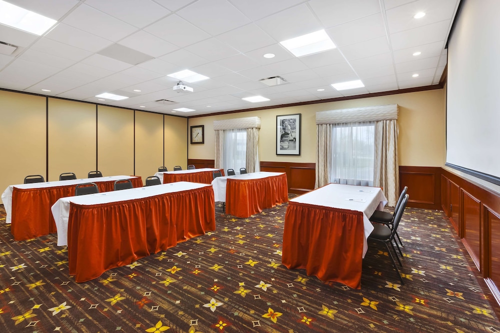 Hampton Inn Detroit Southgate - photo 43