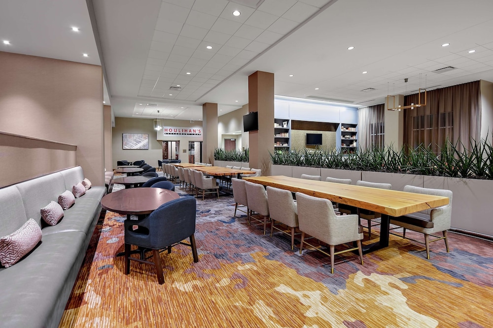 Embassy Suites by Hilton Jonesboro Red Wolf Convention Center - photo 38