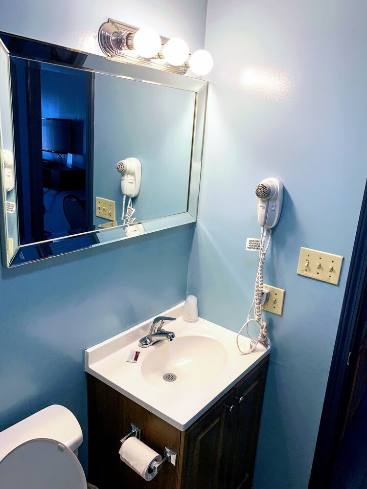 Travelers Inn And Suites - photo 21