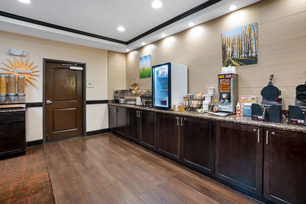 La Quinta Inn & Suites by Wyndham Auburn - photo 33